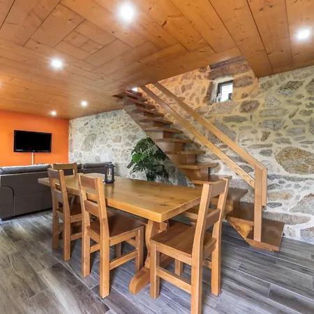 Casa De Pedra D'alborinhas Ferienhaus Aroes (Aveiro)