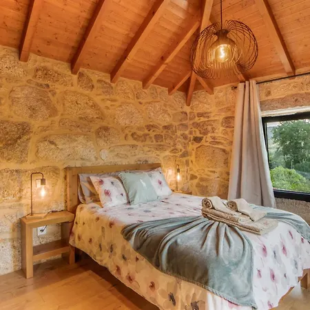 Casa De Pedra D'alborinhas