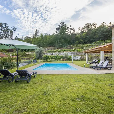 Casa De Pedra D'alborinhas *